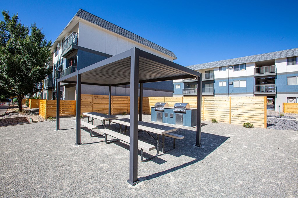 Grilling Picnic Area at Encanto Lofts in Albuquerque New Mexico